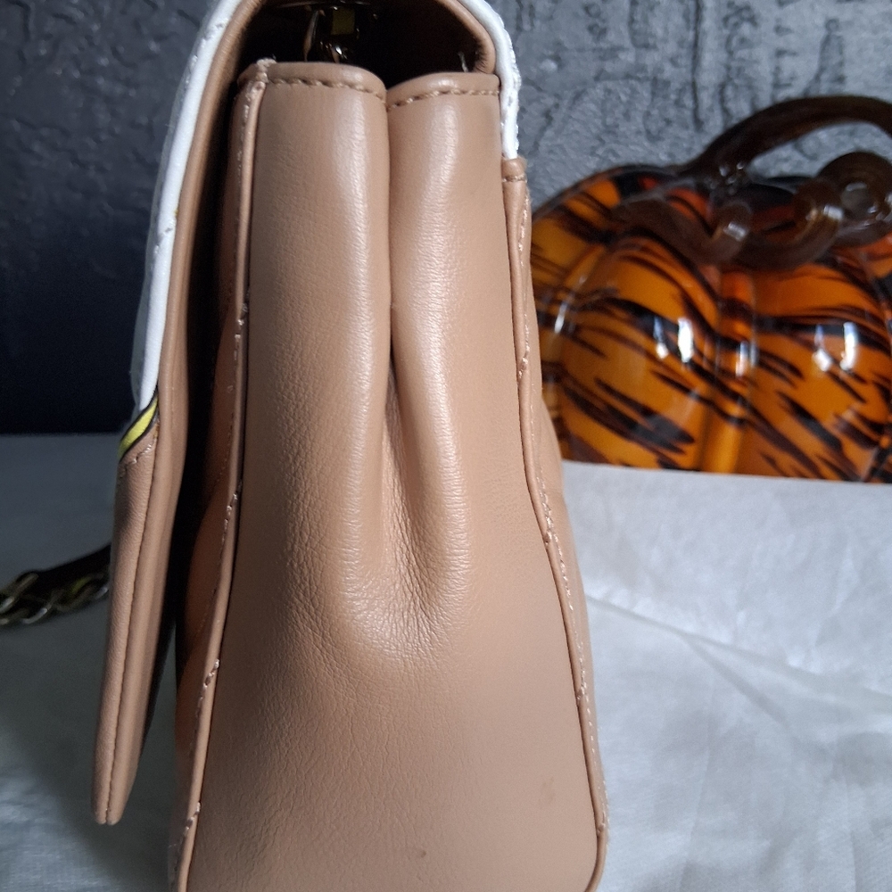 Kate Spade White and Tan Quilted Crossbody Bag Neon Yellow Detail Chain Strap - Picture 3 of 12